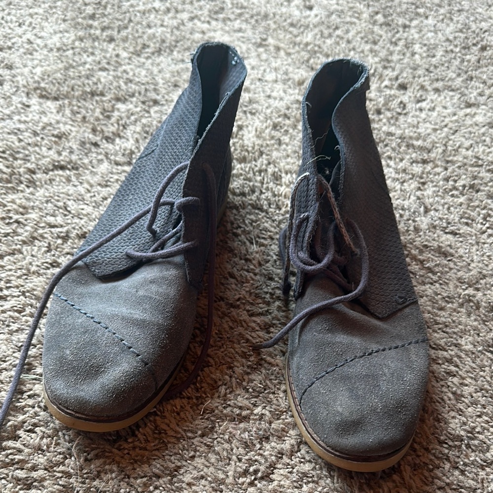 Toms Gray Chukka Boots with Suede Upper
